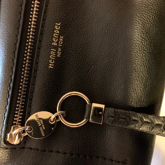 NWOT Small genuine leather HENRI BENDEL black shoulder bag/ purse gold hardware - Picture 4 of 13
